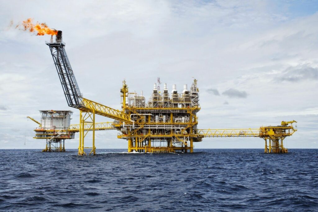 Нефть и газ, сколько времени будет отрасль ещё востребована?