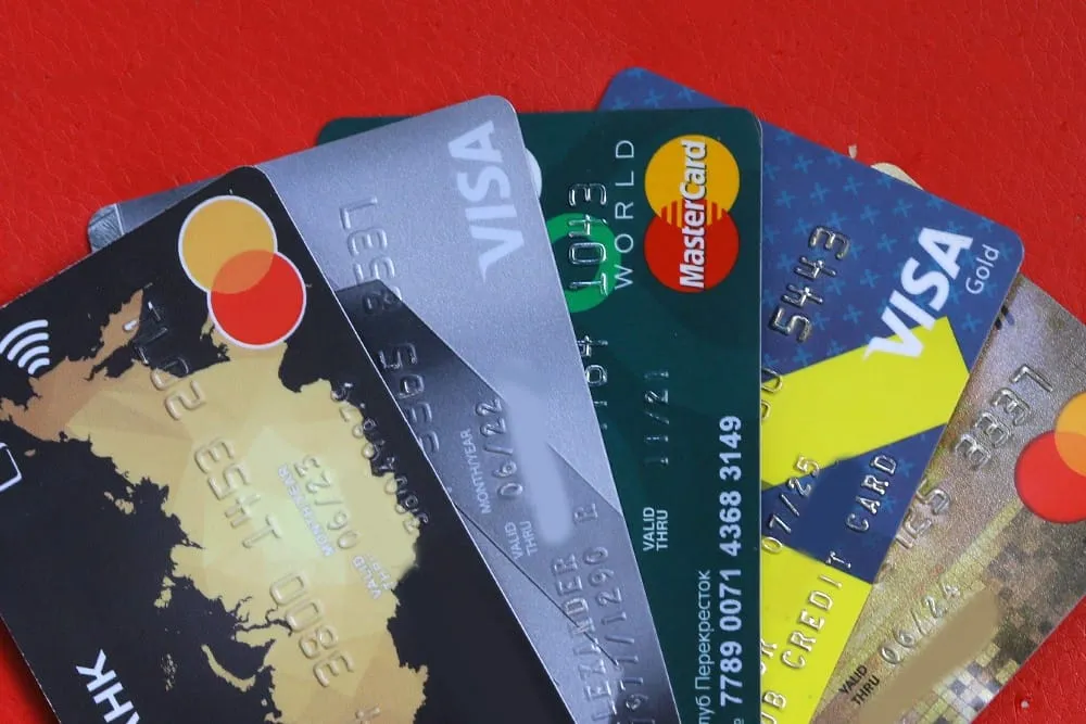 Зарубежные карты для россиян