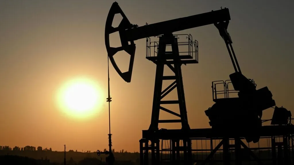 Прогноз цены нефти Brent в 2026 году не выше $65 за баррель